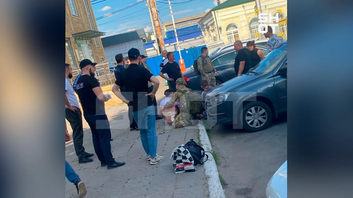 Неизвестный открыл стрельбу по людям на вокзале в Россоши. Фото © SHOT