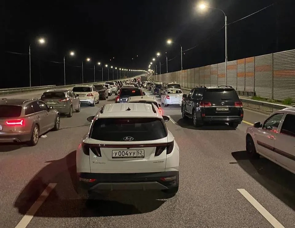 Пробка на трассе М-12 после ДТП. Обложка © Telegram / Новости Москвы