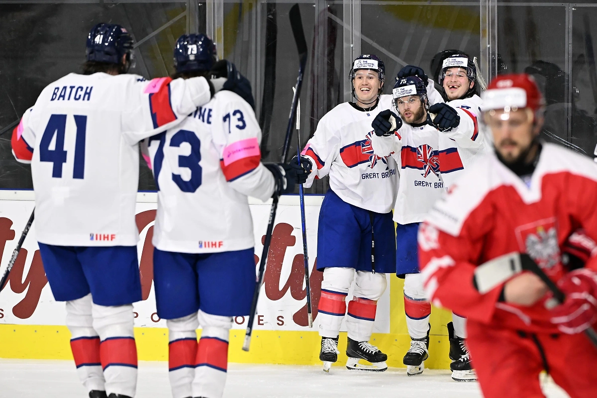 Сборная Великобритании по хоккею обыграла команду Польши и пробилась в высший дивизион мирового хоккея. Обложка © Х / Team GB Ice Hockey