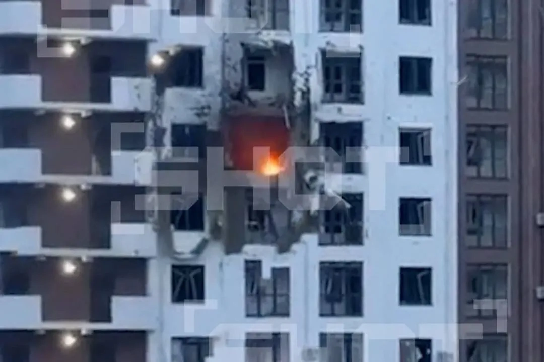 Повреждённое здание. Обложка © Telegram / SHOT 