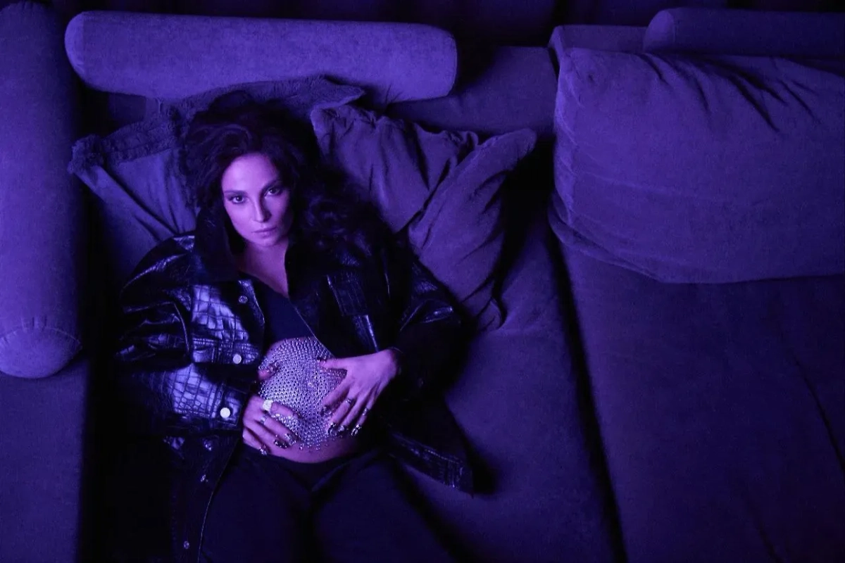 Актриса и певица Светлана Светикова. Обложка © Telegram / SVETIKOVA