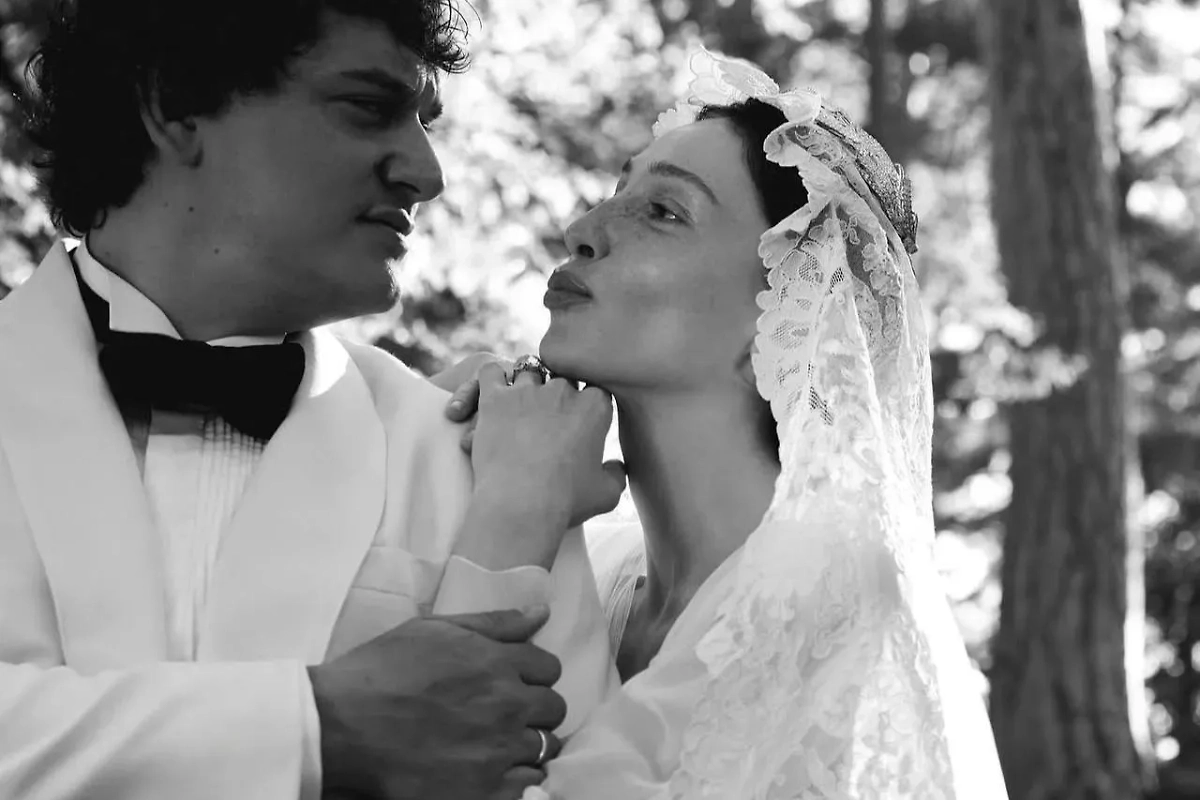 Обложка © Instagram (признан экстремистской организацией и запрещён на территории Российской Федерации) / _agentgirl_