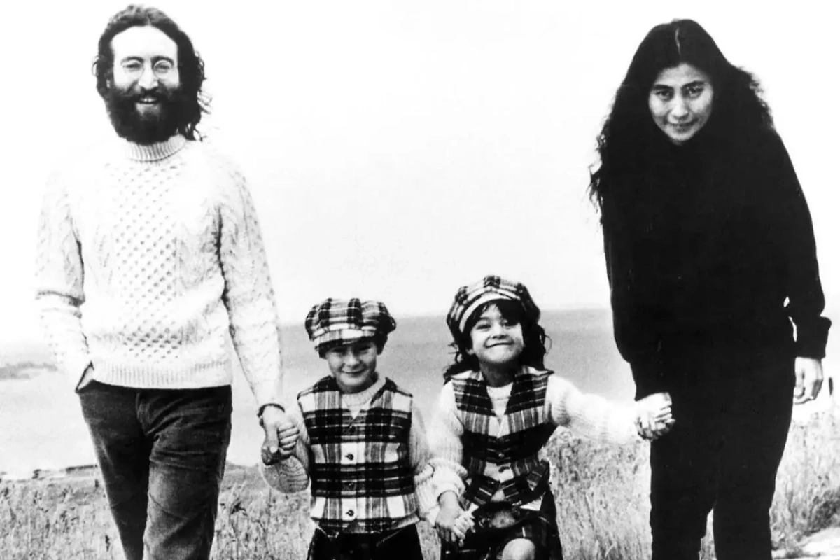 Джон, Джулиан, Кёко и Йоко. Обложка © Instagram (признан экстремистской организацией и запрещён на территории Российской Федерации)/ yokoono