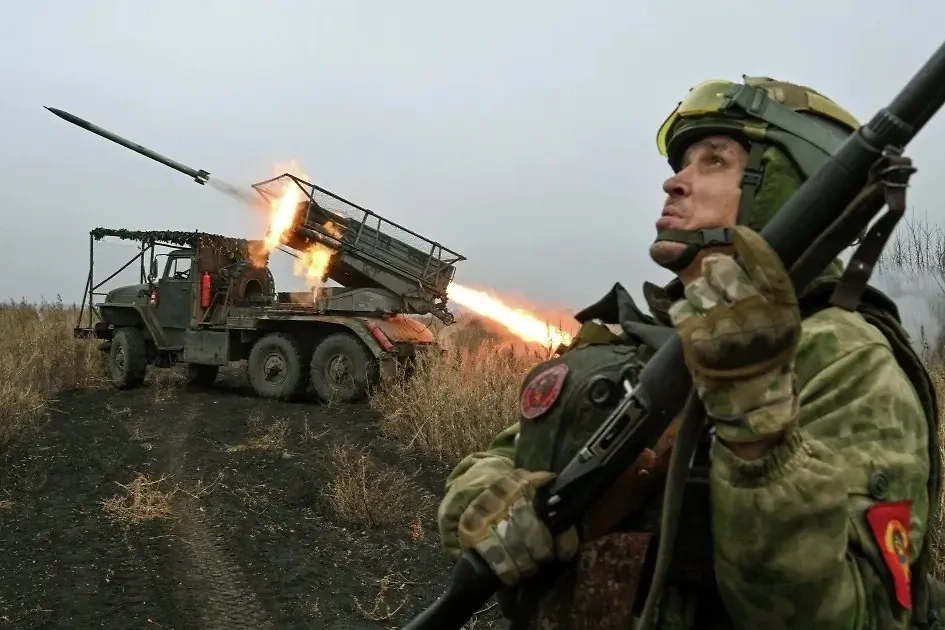 Армия России уничтожает позиции ВСУ под Кондрашовкой на Харьковском направлении. Обложка © РИА Новости / Станислав Красильников