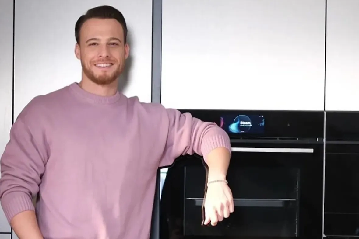 Керем Бюрсин тоже не сразу стал актёром. Фото © Instagram (признан экстремистской организацией и запрещён на территории Российской Федерации) / thebursin