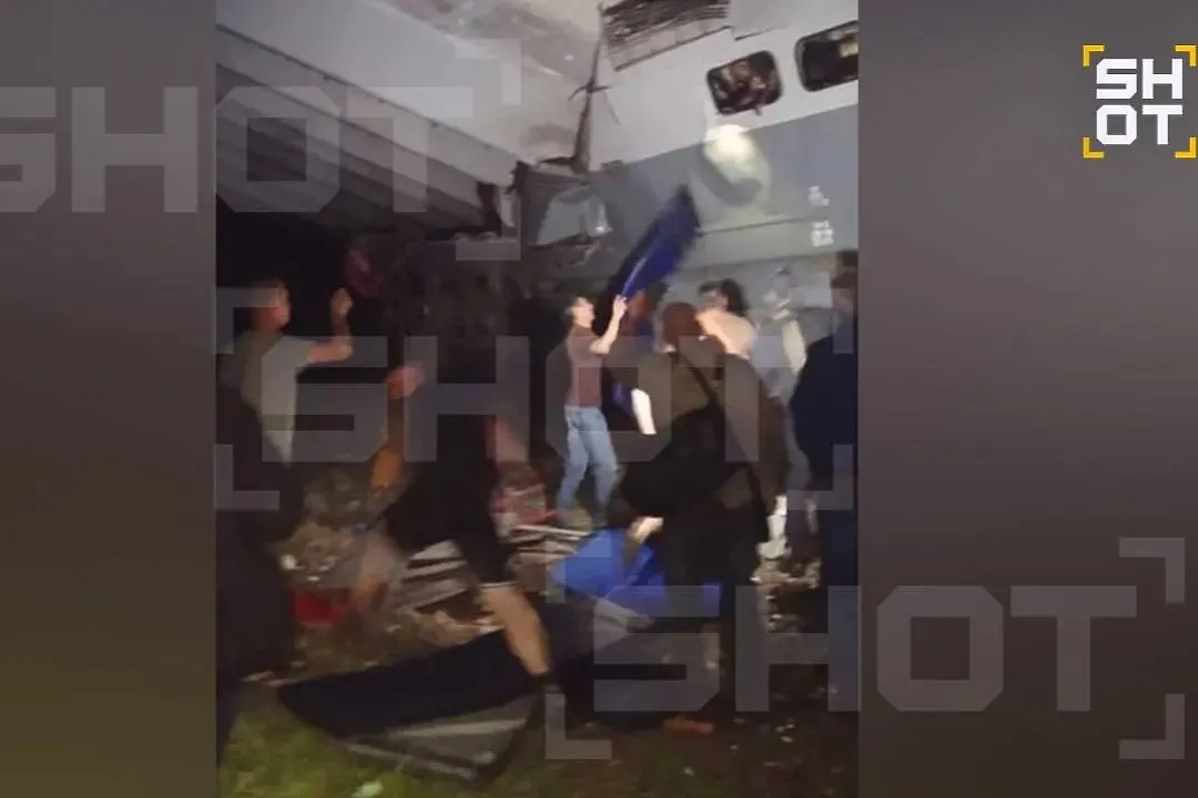 Эвакуация пострадавших. Фото © SHOT