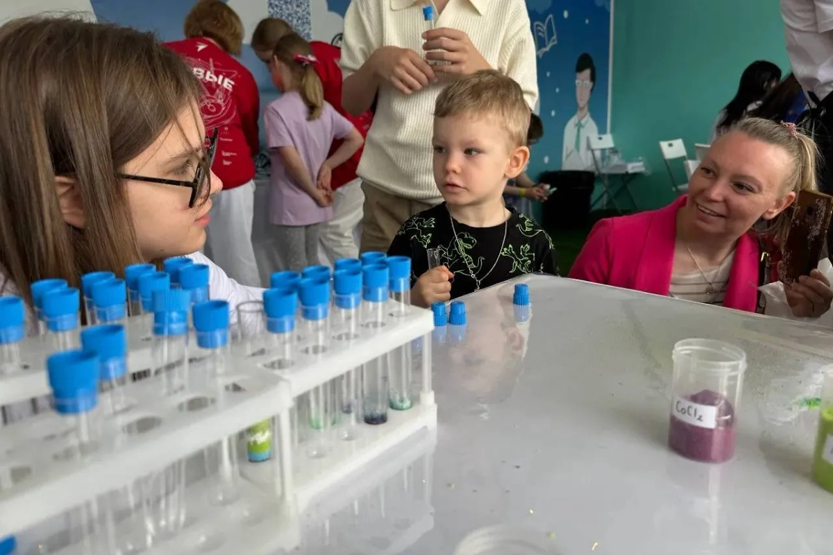 Фестиваль детства и юности на ВДНХ. Фото © Life.ru