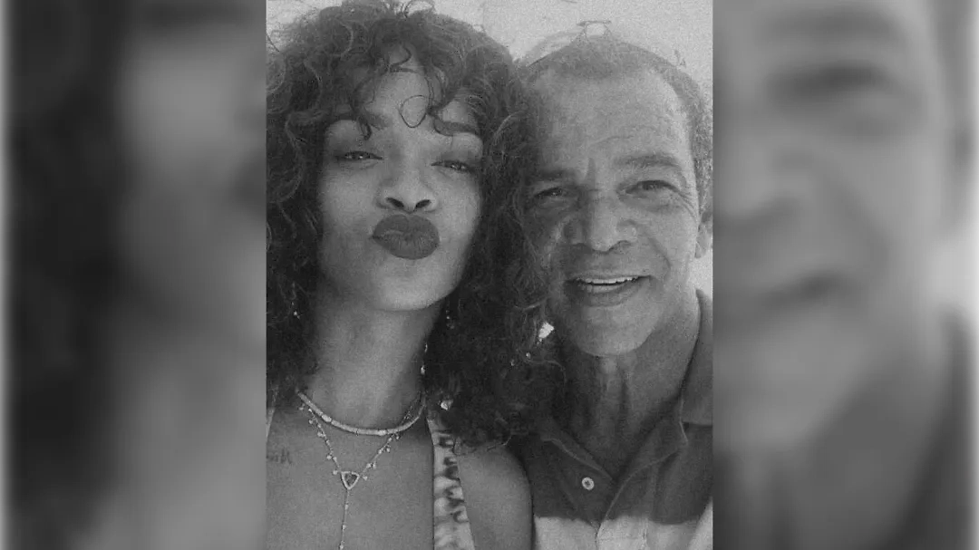 Рианна с отцом. Обложка © Instagram (соцсеть запрещена в РФ; принадлежит корпорации Meta, которая признана в РФ экстремистской) / ririgalbadd