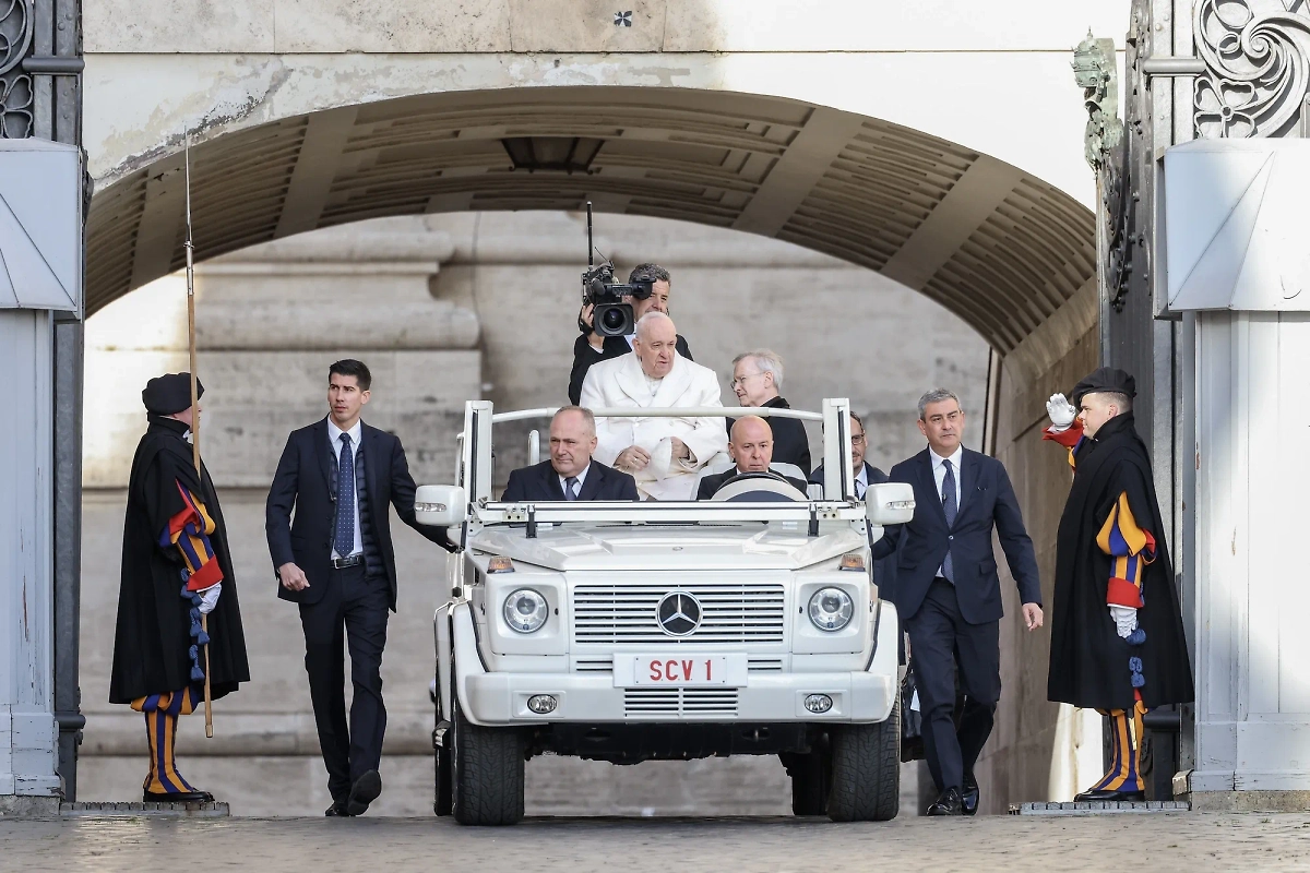 Автомобиль папы римского. Обложка © Shutterstock / FOTODOM / Alessia Pierdomenico
