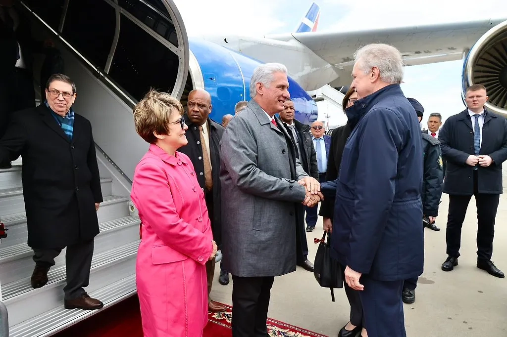Мигель Диас-Канель прибыл в Санкт-Петербург. Обложка © X / Presidencia Cuba