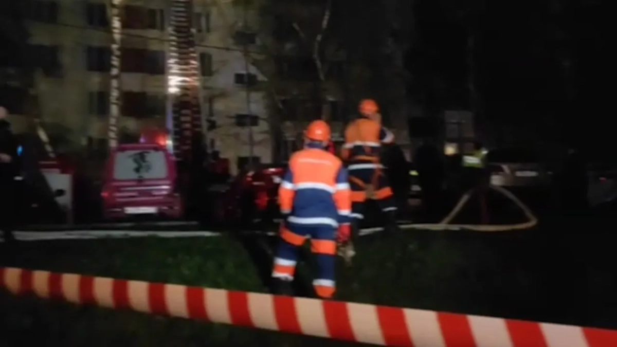 Пожар после взрыва в многоэтажке на юго-западе Москвы ликвидирован. Обложка © Life.ru