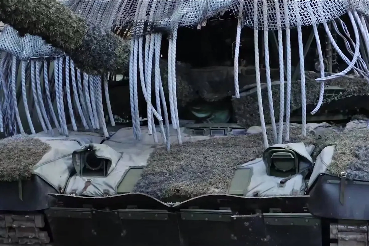 Т-90М с защитой от дронов из тросов. Фото © Telegram / Минобороны России