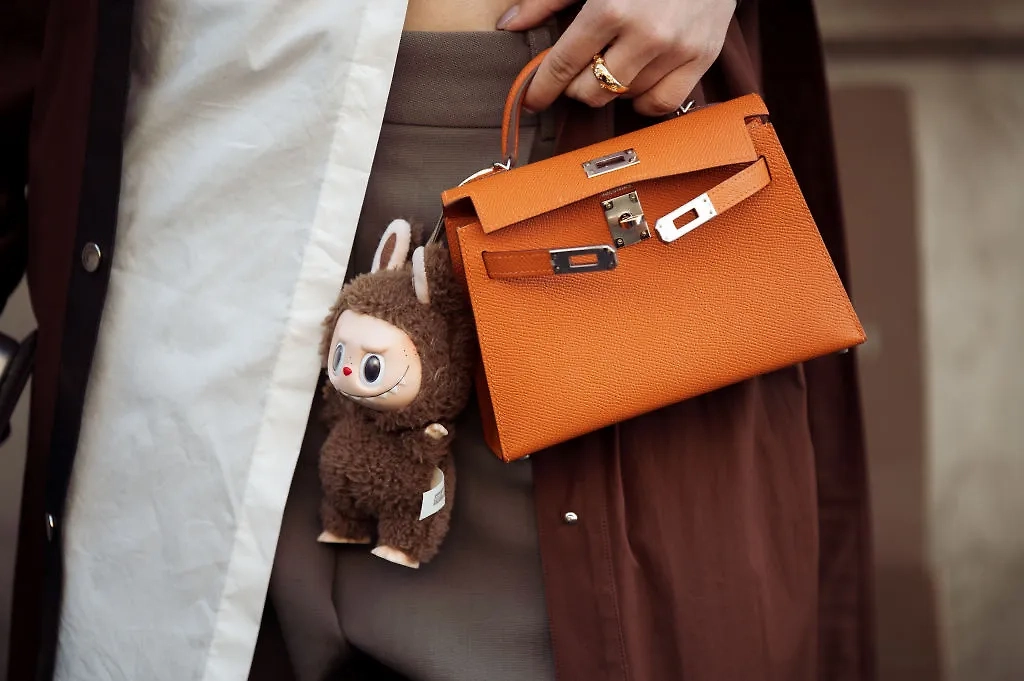 Labubu часто используют как брелок. Фото © Gettyimages / Raimonda Kulikauskiene