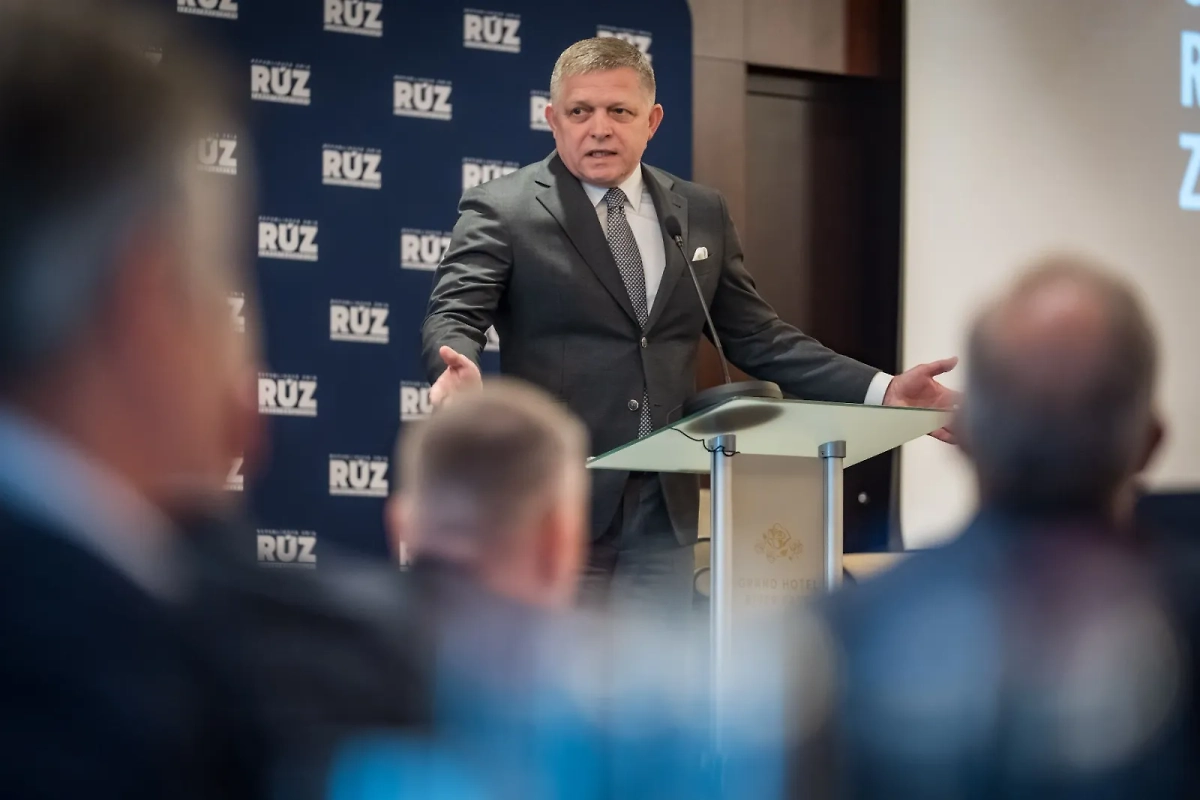 Роберт Фицо. Обложка © vlada.gov.sk