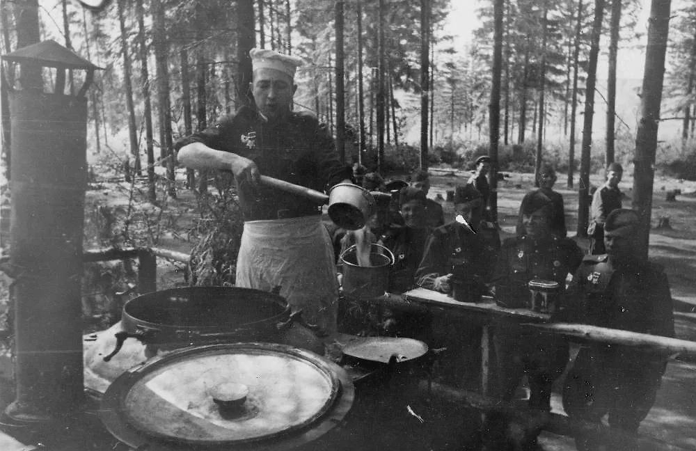 День Победы 2025: вспоминаем, что ели бойцы во времена ВОВ. Фото  © ТАСС / Красная звезда