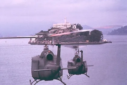 Фото © Кадр из фильма «Скала», режиссёр Майкл Бей, сценарист
Марк Роснер, Дэвид Уайсберг, Дуглас Кук / Kinopoisk