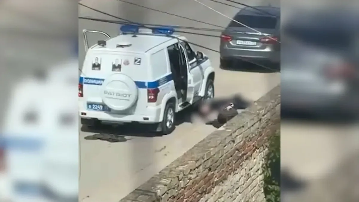 Расстрелянная машина полиции в Махачкале. Фото © SHOT