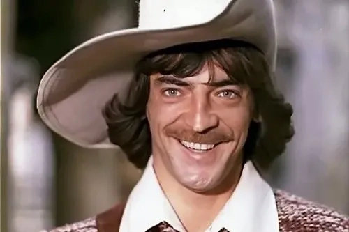 Михаил Боярский и его друзья очень обрадовались тому, что прошли пробы, и стали отмечать это дело с первого дня. Фото © kino-teatr