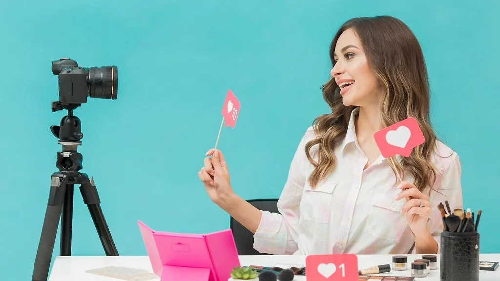 В России объявили войну блогерам, пропагандирующим расставания с партнёрами. Обложка © freepik