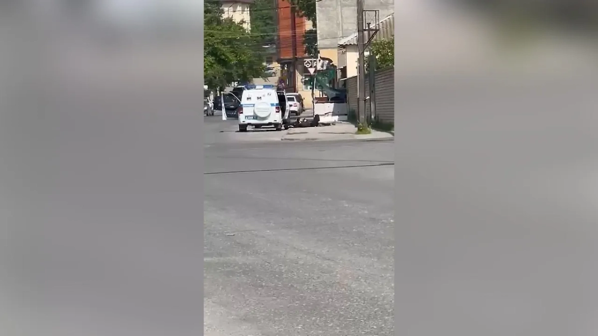 Место стрельбы в Махачкале. Фото © Telegram/Дагестан 24/7