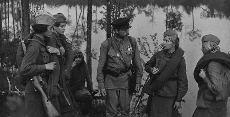 «А зори здесь тихие» (1972): душераздирающая военная драма о героизме советских женщин — номинант на «Оскар». Фото © Кадр из фильма «... А зори здесь тихие», режиссёр Станислав Ростоцкий, сценаристы Станислав Ростоцкий, Борис Васильев / Kinopoisk