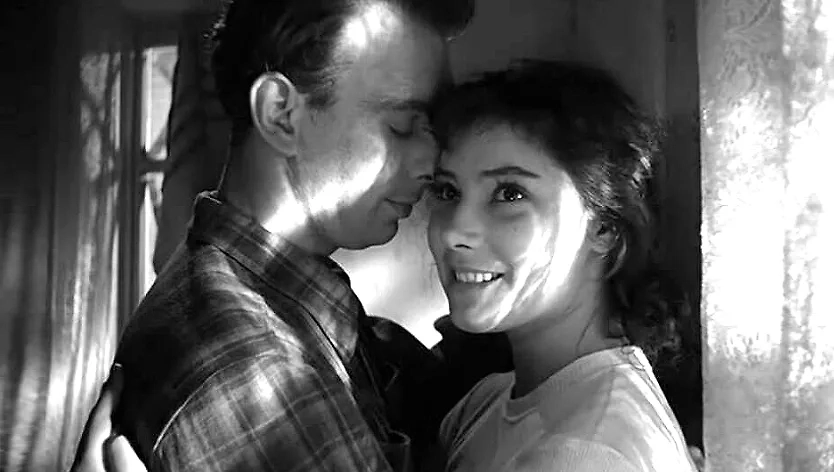 В образе Веры из фильма «Летят журавли» отразились страдания женщин, которые так и не дождались с фронта своих любимых. Фото © Кадр из фильма «Летят журавли», режиссёр Михаил Калатозов, сценарист Виктор Розов / Kinopoisk