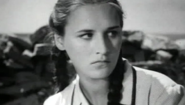 Ульяна из фильма «Молодая гвардия» — яркий образ советской антифашистской молодёжи. Фото © Кадр из фильма «Молодая гвардия», режиссёр Сергей Герасимов, сценарист Сергей Герасимов, Александр Фадеев / Kinopoisk