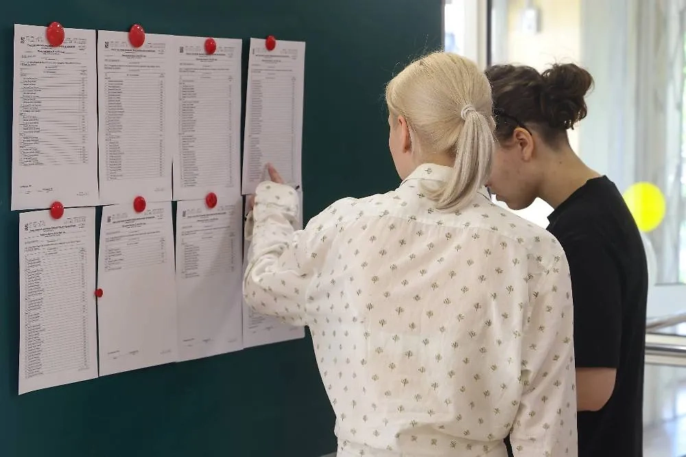 Пересдать два за ОГЭ можно в резервные дни. Фото © ТАСС / Александр Щербак