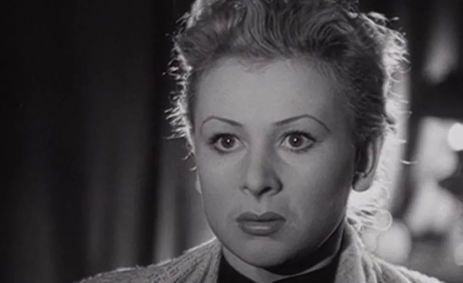 Лиза из фильма «Жди меня» — яркий образ верной супруги, чья преданность в итоге оказывается вознаграждённой. Фото © Кадр из фильма «Жди меня», режиссёр
Борис Иванов, Александр Столпер, сценарист Константин Симонов / Kinopoisk