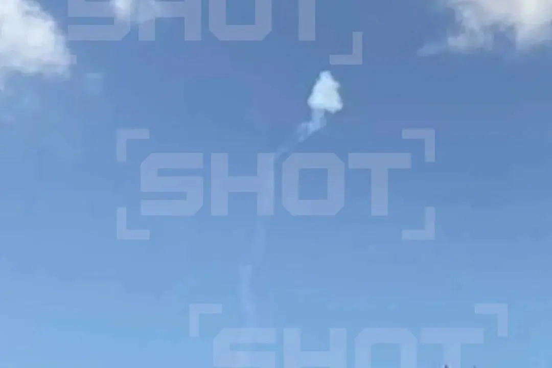 Два украинских беспилотника были нейтрализованы в небе над Подмосковьем. На фото — след после уничтожения. Фото © Telegram / SHOT