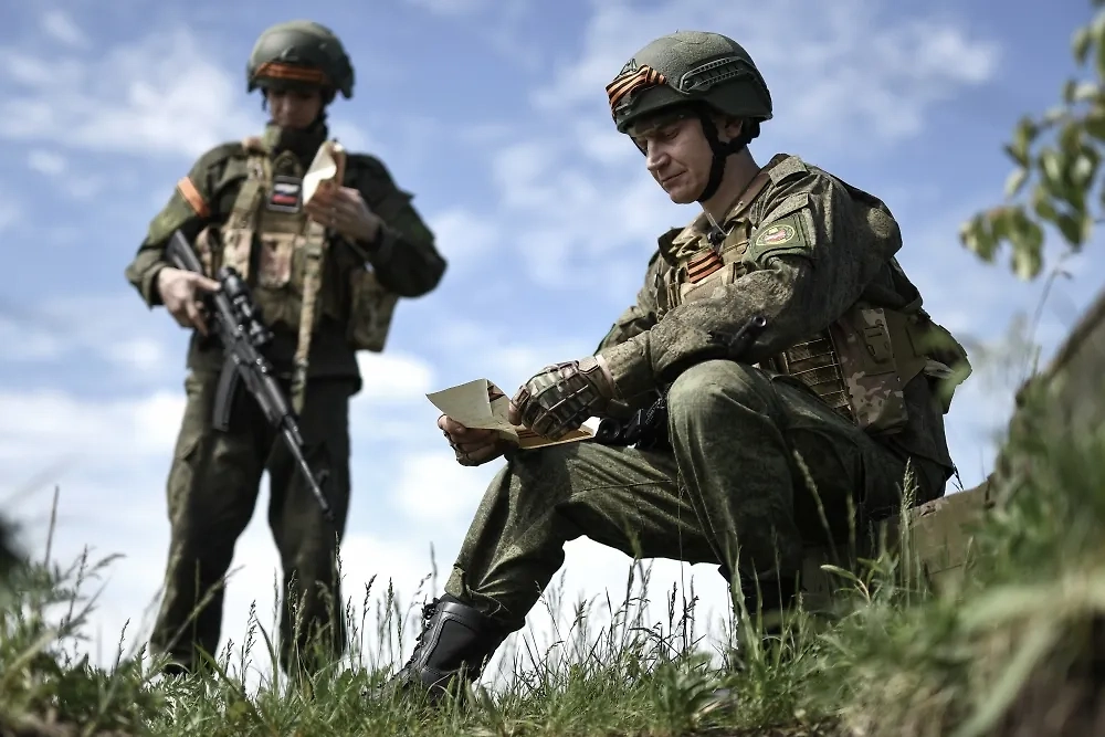 Отправьте письмо солдату с поздравлением с 9 Мая. Бойцам СВО будет приятно увидеть вашу поддержку. Фото © РИА «Новости» / Константин Михальчевский