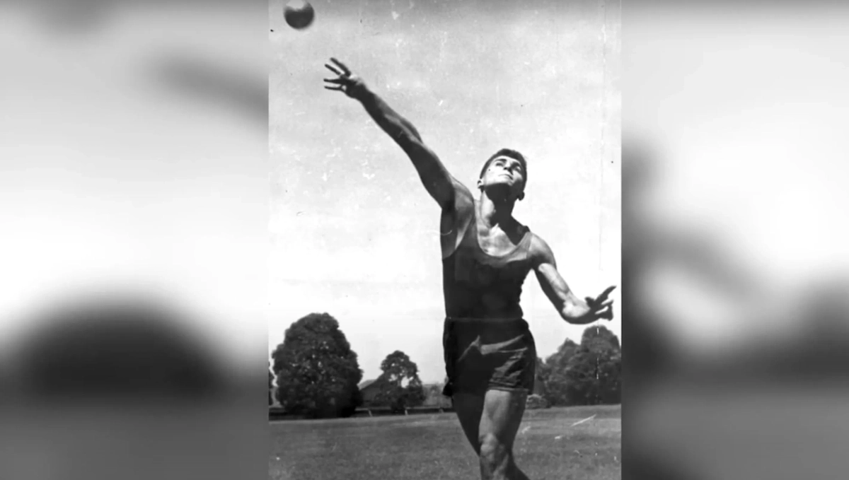 С детства Михаилу Фоменко были больше интересны спорт и джунгли, чем общение с одноклассниками. Фото © YouТube / Истории из жизни