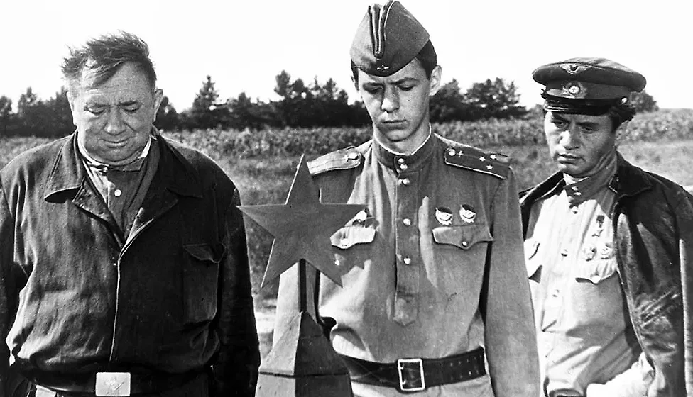 «В бой идут одни старики» (1974): культовый музыкальный фильм о лётчиках, собравший 45 миллионов зрителей. Фото © Кадр из фильма «В бой идут одни старики», режиссёр Леонид Быков, сценарист Леонид Быков, Евгений Оноприенко, Александр Сацкий / Kinopoisk