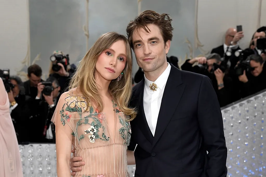 Роберт Паттинсон и Сьюки Уотерхаус: тайная свадьба и рождение ребёнка вдали от камер. Фото © ТАСС / AP / Evan Agostini