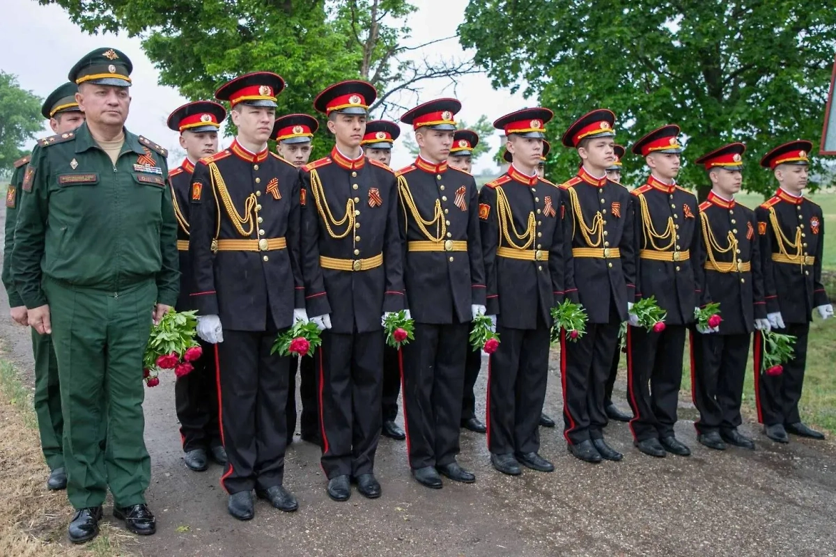 Участники церемонии открытия мемориальной доски. Фото © VK / Минобороны Приднестровья
