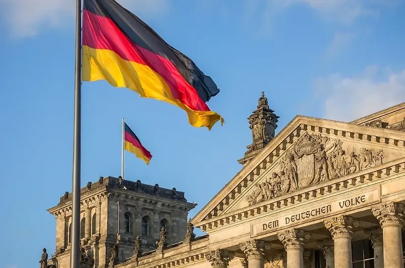 Флаг Германии. Обложка © Shutterstock / FOTODOM / maitrecortex