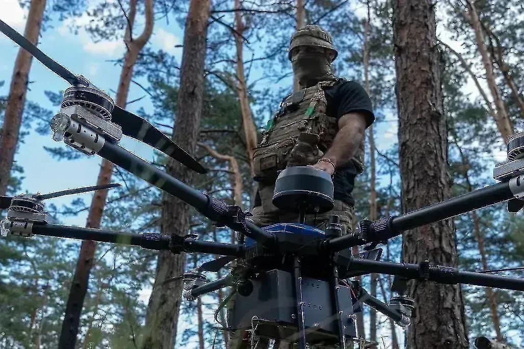 Украинский дрон «Баба-яга». Обложка © Пресс-служба Владимира Зеленского