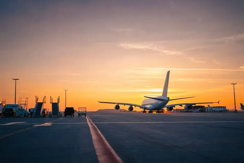 Часть московских аэропортов возобновила работу. Обложка © Shutterstock / FOTODOM / Jaromir Chalabala