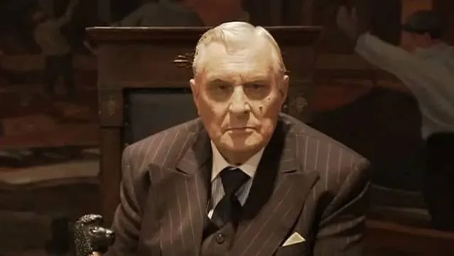 Сеанс чёрной магии в «Варьете»: как Булгаков предвидел послевоенное обесценивание денег. Фото © Кадр из фильма «Мастер и Маргарита», режиссёр Владимир Бортко / Kino-teatr