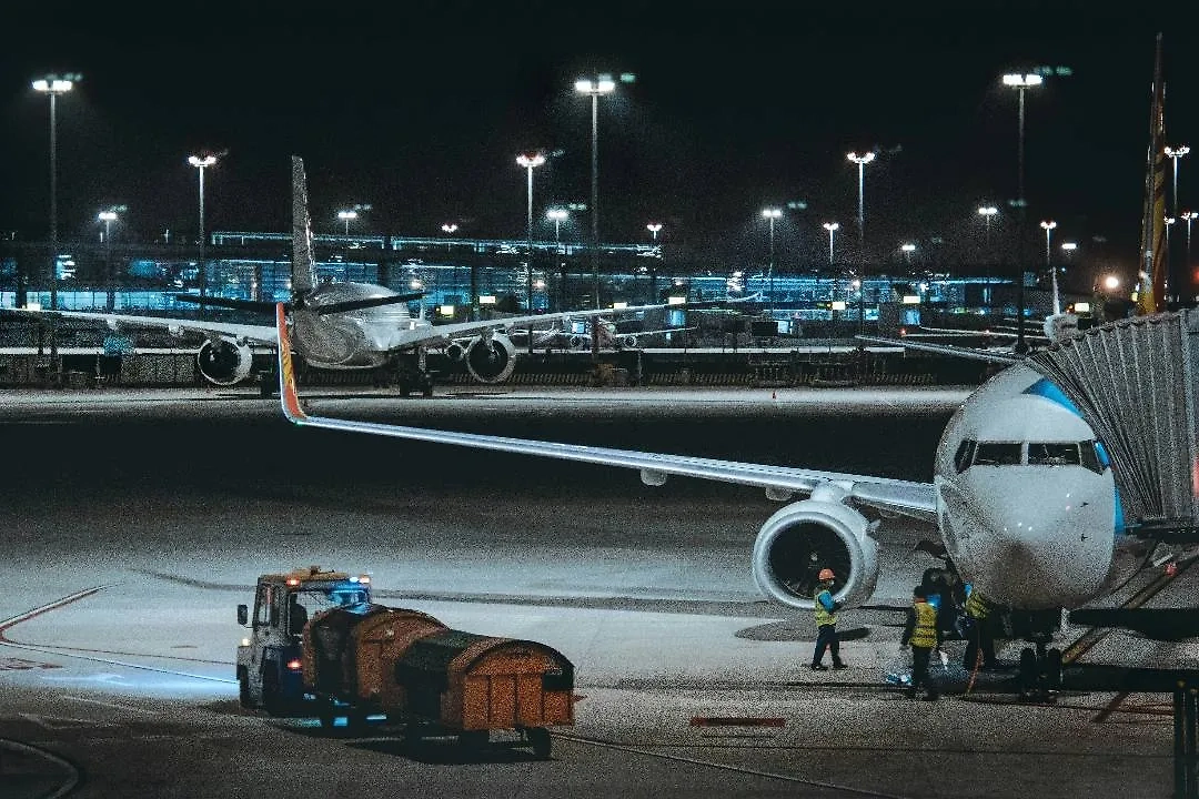 Аэропорт. Обложка © Unsplash / Vista Wei