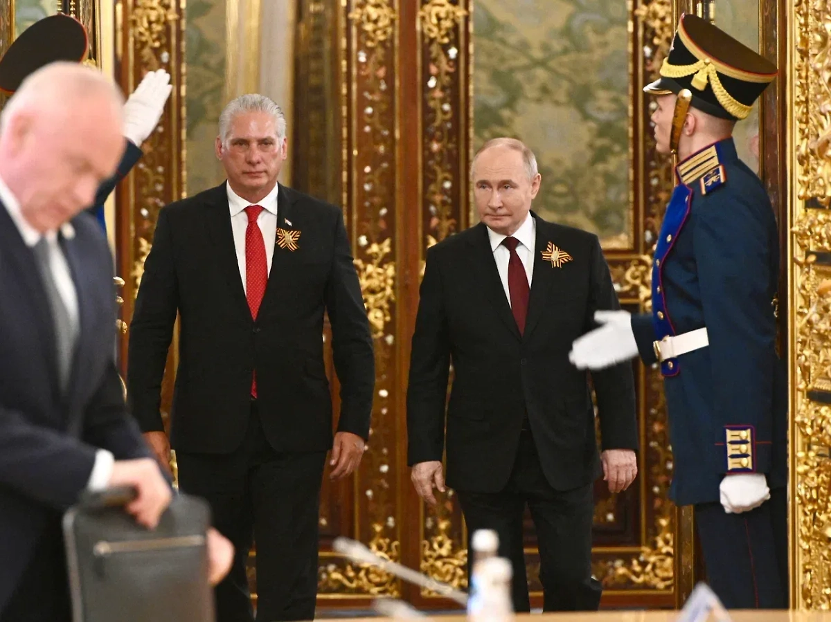 Президент России Владимир Путин в Кремле с кубинским коллегой Мигелем Диас-Канелем. Фото © Life.ru