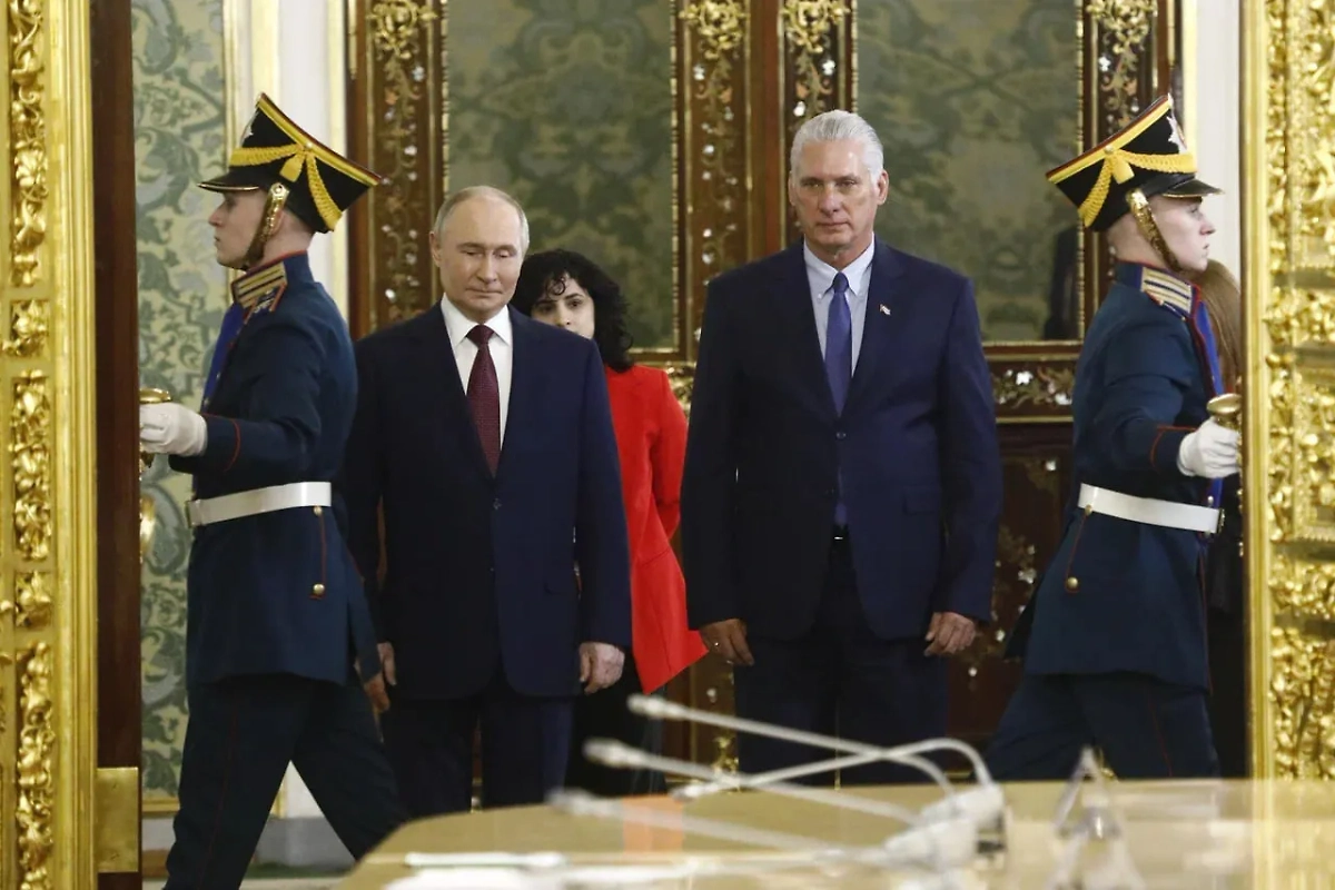 Президент РФ Владимир Путин и лидер Кубы Мигель Диас-Канель. Обложка © Life.ru