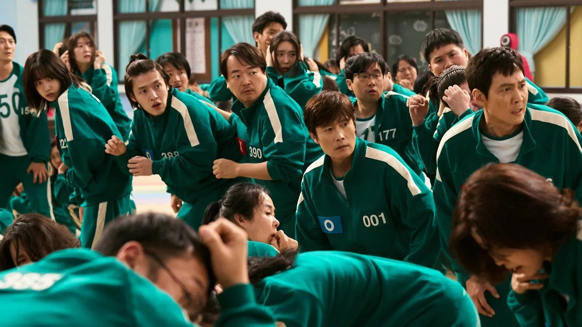 В сериале снялись и приглашенные актёры. Фото © Кадр из сериала «Игра в кальмара», режиссёр Хван Дон Хёк, сценарист Хван Дон Хёк / Kinopoisk