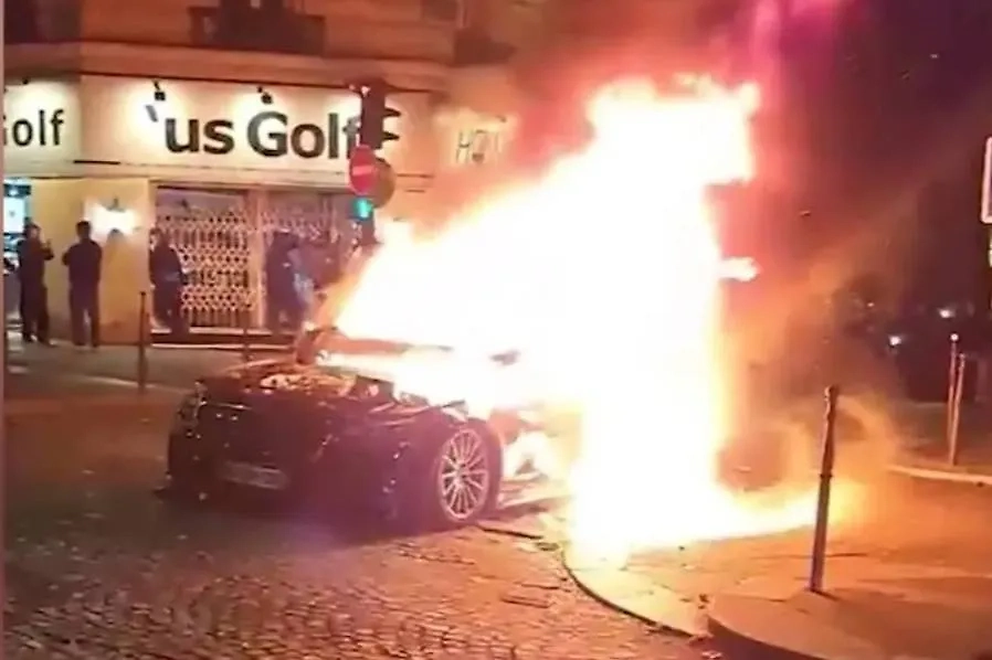 Повреждённый автомобиль. Обложка © X / Benjamin Mathieu