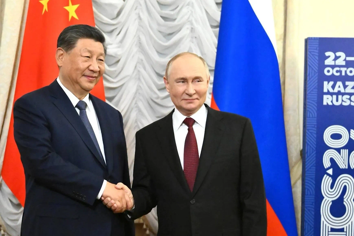 Путин и Си Цзиньпин. Обложка © Фотохост-агентство brics-russia2024.ru / Кристина Кормилицына
