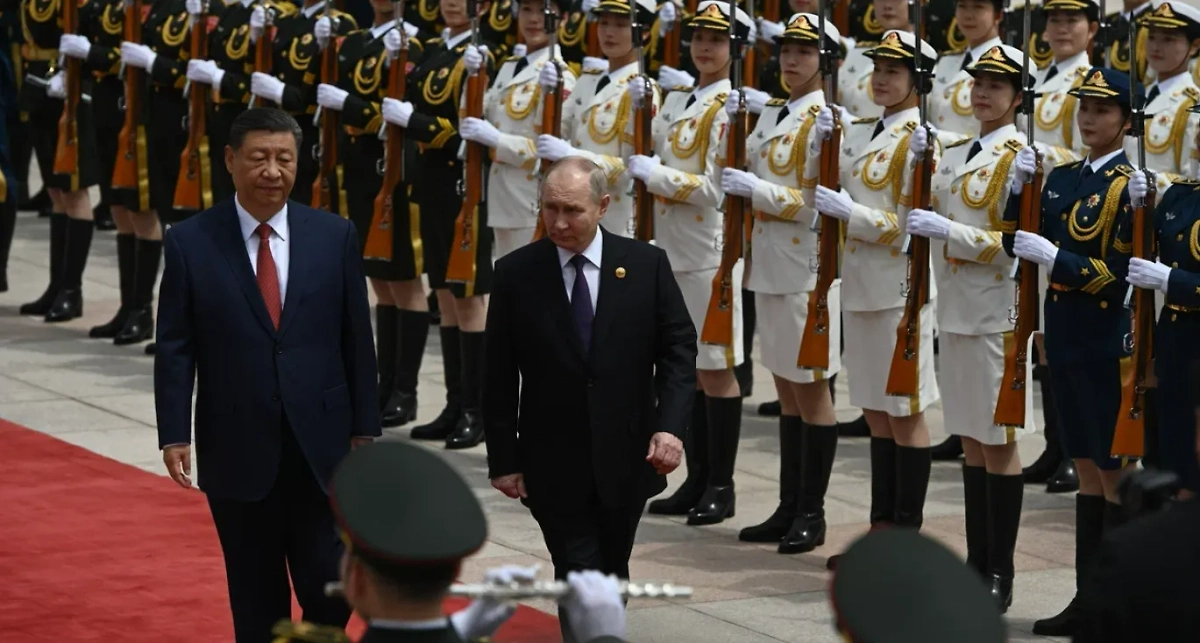 Владимир Путин и Си Цзиньпин. Обложка © Life.ru