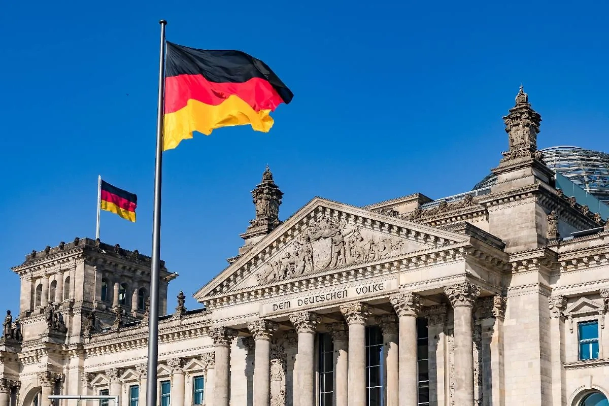 Обложка © Shutterstock / FOTODOM / reisezielinfo