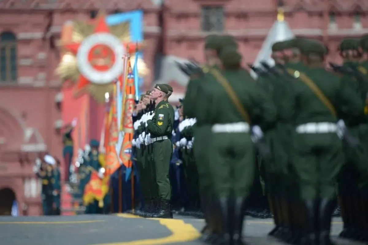 Парад Победы. Обложка © Life.ru