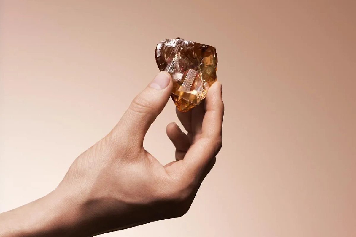 Алмаз «80 лет Победы в Великой Отечественной войне». Обложка © Telegram / ALROSA