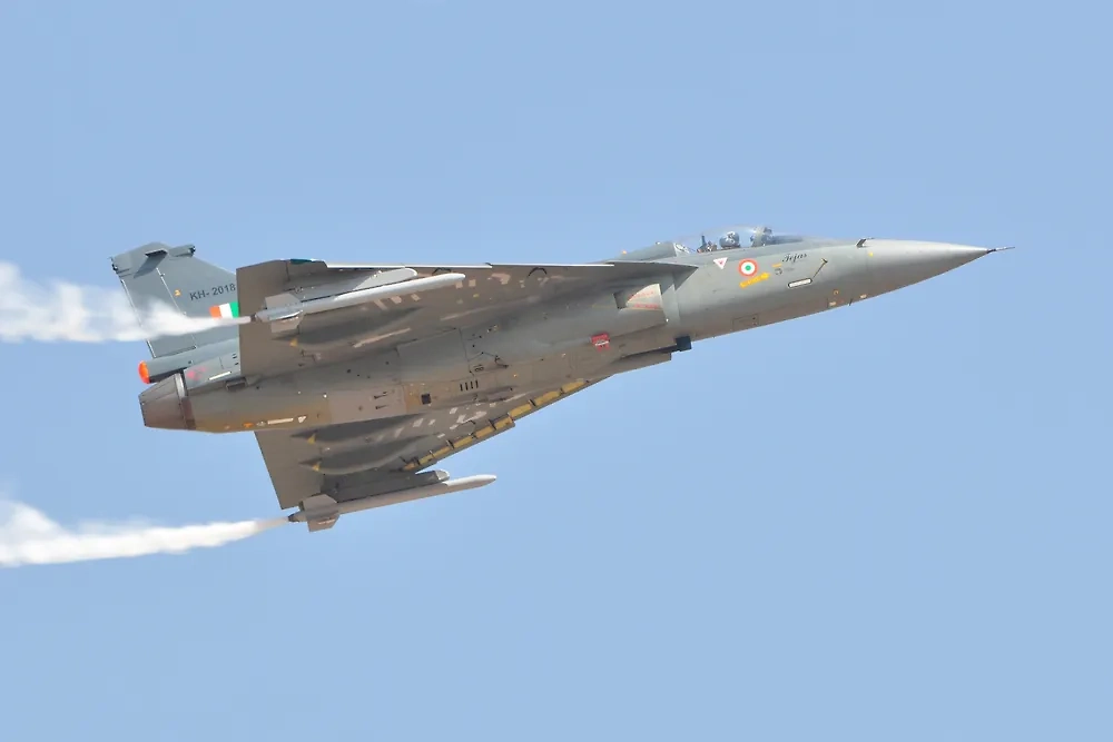 Обложка © Shutterstock / FOTODOM / Joe Ravi